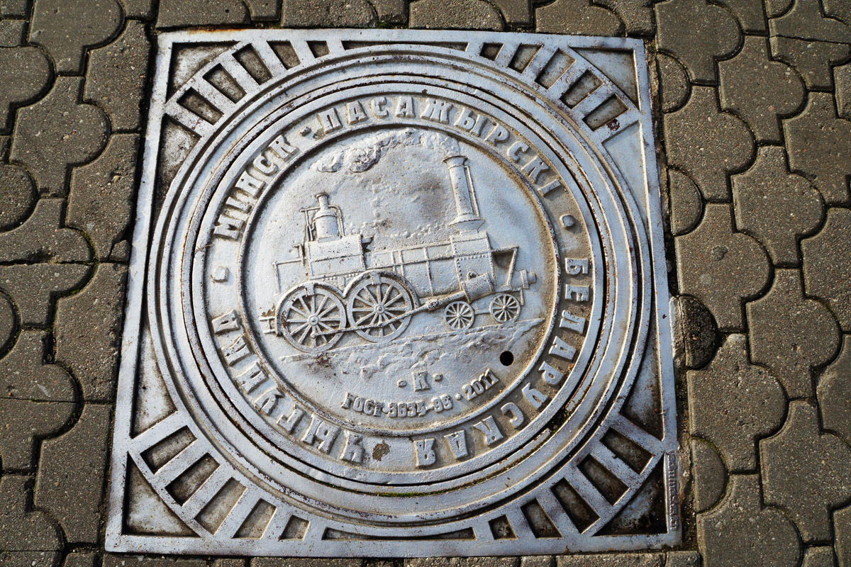 Город не заканчивается на местах и деталях, доступных широкой публике. Иногда самое интересное открывается самым любопытным прохожим. Анастасия Егорова из их числа. В поездках по стране и миру она нашла немало интересных люков, закрывающих смотровые колодцы подземных инженерных коммуникаций. Самые удивительные артефакты девушка показала «Ключ-Медиа».