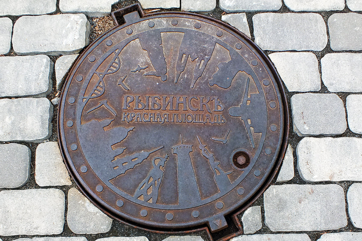 Город не заканчивается на местах и деталях, доступных широкой публике. Иногда самое интересное открывается самым любопытным прохожим. Анастасия Егорова из их числа. В поездках по стране и миру она нашла немало интересных люков, закрывающих смотровые колодцы подземных инженерных коммуникаций. Самые удивительные артефакты девушка показала «Ключ-Медиа».