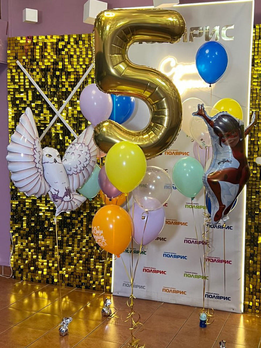 Представьте себе день рождения, полный беготни, прыжков, катаний с горок и смеха в компании лучших друзей. В «Полярисе» детский праздник превращается в настоящее приключение: любимые анимационные герои, веселые конкурсы, красивый и вкусный торт. А фото на фоне ярких шаров станут жемчужиной семейного альбома. И все это под глоток лимонада!