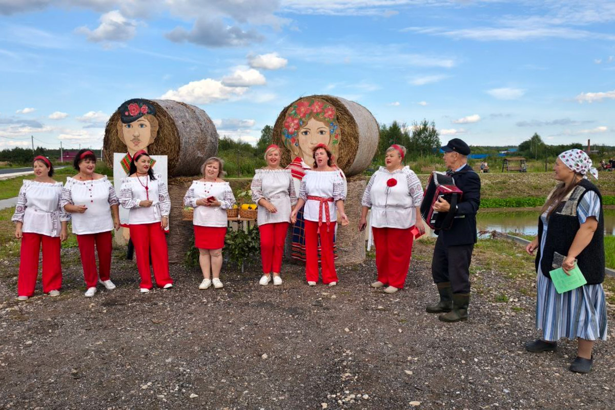 Во Владимирской области подвели итоги 11-го ежегодного конкурса «Самая красивая деревня». Участники с разной численностью населения претендовали на главный приз — 300 тысяч рублей. Кто оказался в лидерах и какие новые номинации присудили населенным пунктам региона на этот раз? Рассказываем!
