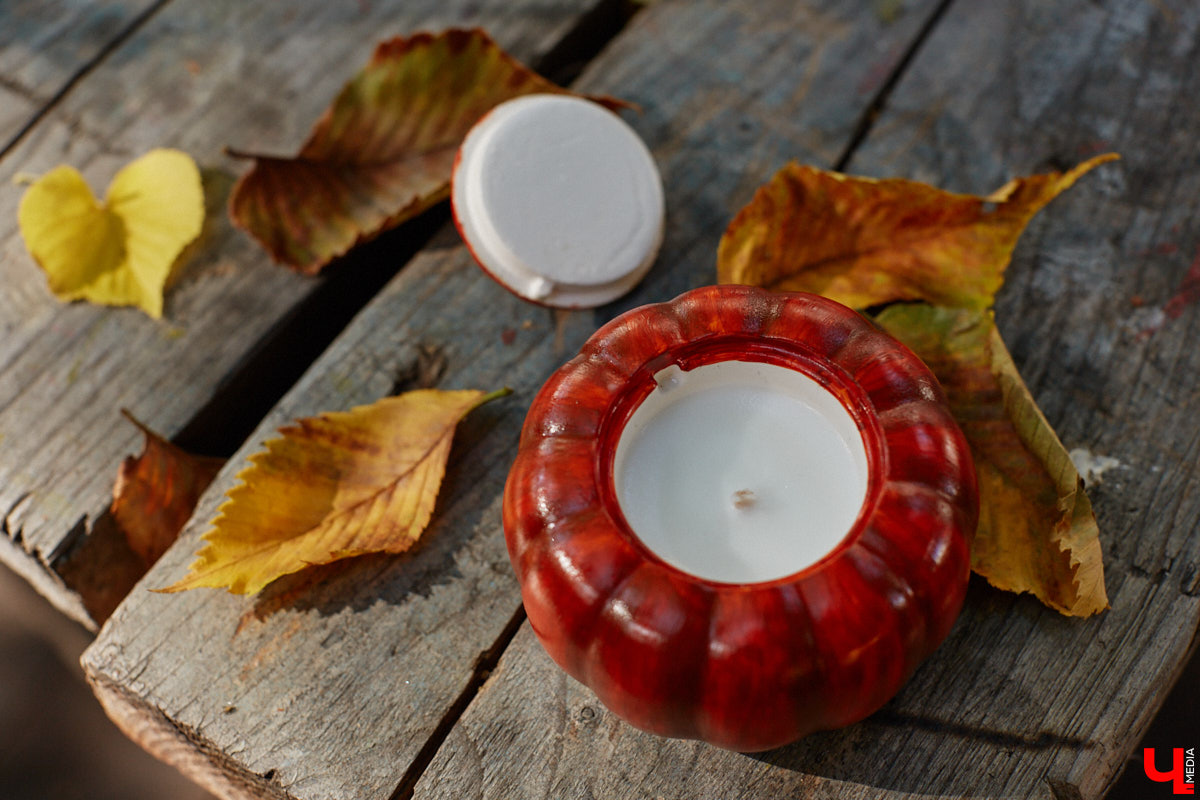 Без сомнений: Золотые ворота — сердце Владимира. Пожалуй, нет памятника, который олицетворял бы город лучше. И пока белокаменный шедевр скрыт на время реставрации зеленой фасадной сеткой, «Ключ-Медиа» смог полюбоваться его миниатюрой в исполнении мастерицы Анастасии Лещинской.