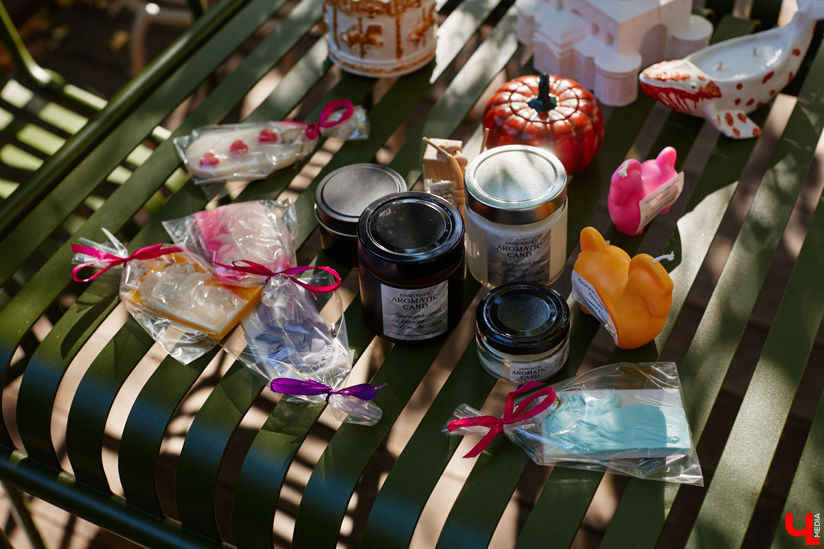 Без сомнений: Золотые ворота — сердце Владимира. Пожалуй, нет памятника, который олицетворял бы город лучше. И пока белокаменный шедевр скрыт на время реставрации зеленой фасадной сеткой, «Ключ-Медиа» смог полюбоваться его миниатюрой в исполнении мастерицы Анастасии Лещинской.