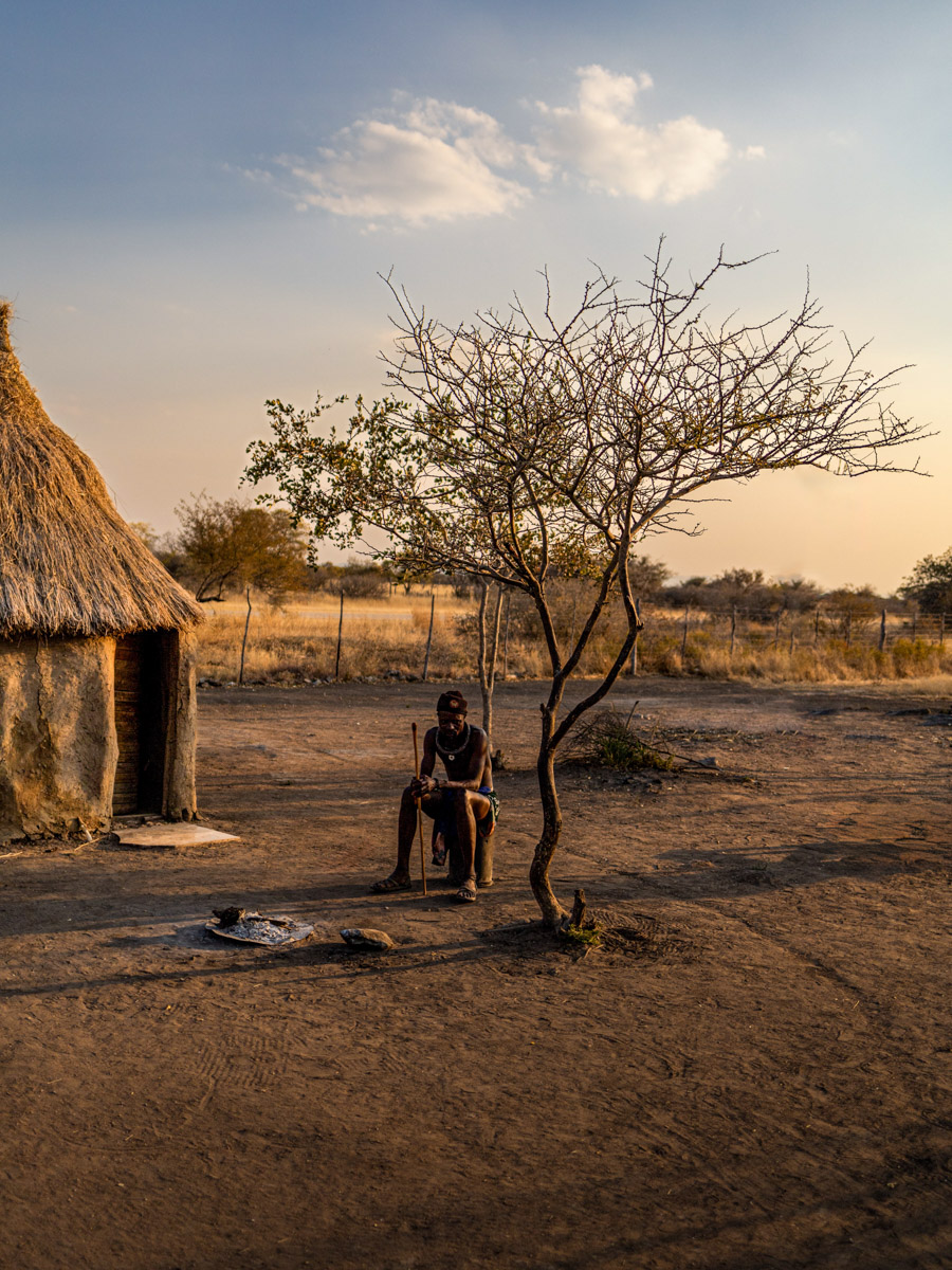 Семь тысяч километров по четырем странам Африки — вот это настоящие приключения! Семья из Владимира явно не прогадала с маршрутом. В течение трех недель любители экзотики ночевали в палатках рядом с бегемотами, встречали львов и жирафов в дикой природе, любовались морскими котиками и фламинго, а также освоили технику экстремального вождения по песку. А еще сделали более тысячи невероятных фотографий, и некоторыми из них поделились с нашим изданием.