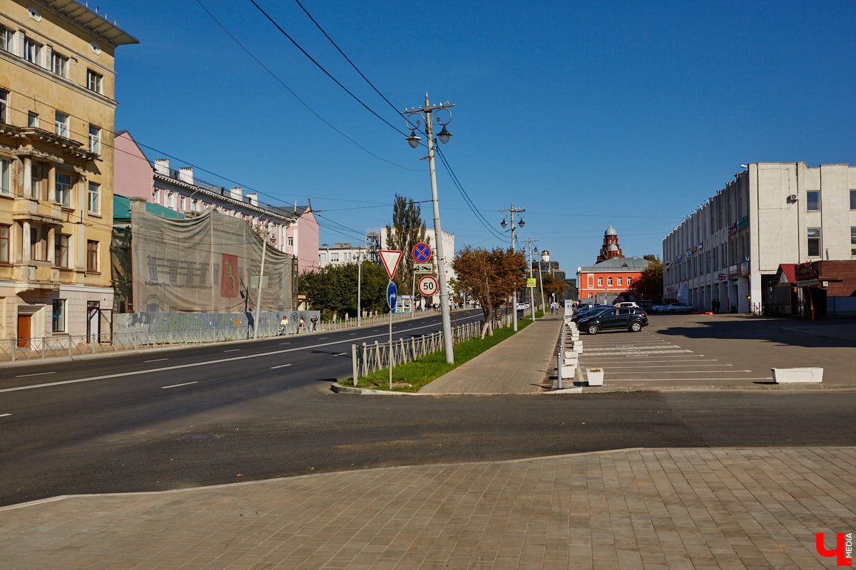 Мы часто пишем о преображении областной столицы. Но, увы, проклятье 33 несчастий лежит на плечах города тяжким грузом. Что-то обязательно портит вид. За последние пару недель в центре Владимира произошло сразу несколько инцидентов, которые не пошли на пользу его облику.