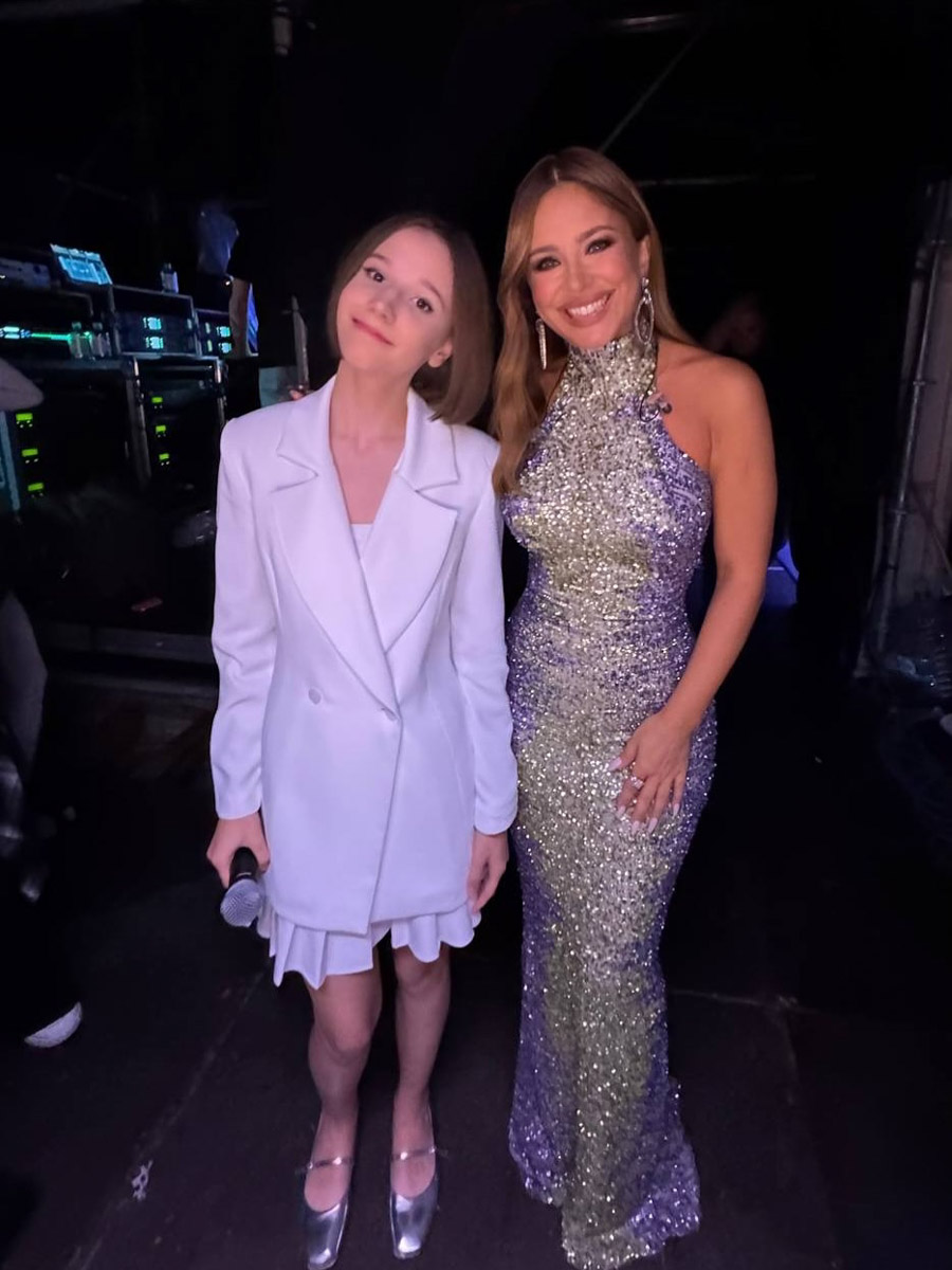 Жители 33-го региона не раз покоряли шоу «Голос. Дети». Новой звездой телевизионного проекта стала 13-летняя Милана Крохина из областной столицы. Девочка выбила страйк на слепых прослушиваниях в 12-м сезоне: к ней повернулись все наставники. О выступлении и подготовке, а также звездных дуэтах в копилке юной певицы «Ключ-Медиа» рассказала ее мама.