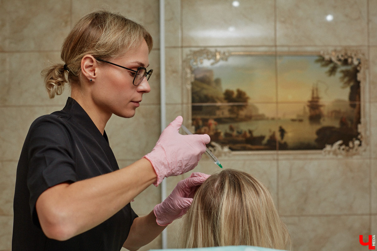 В клинике «Айболит» работают два филиала — Центр трихологии и косметологии и центр лазерной медицины «Айболит». В обоих доступны процедуры по дерматологии и косметологии. И это не просто набор услуг: здесь составят индивидуальный план лечения, учитывая ваши пожелания и особенности организма. Мы узнали, что на самом деле стоит за процедурами PRP и мезотерапии, а также кому и зачем они нужны.