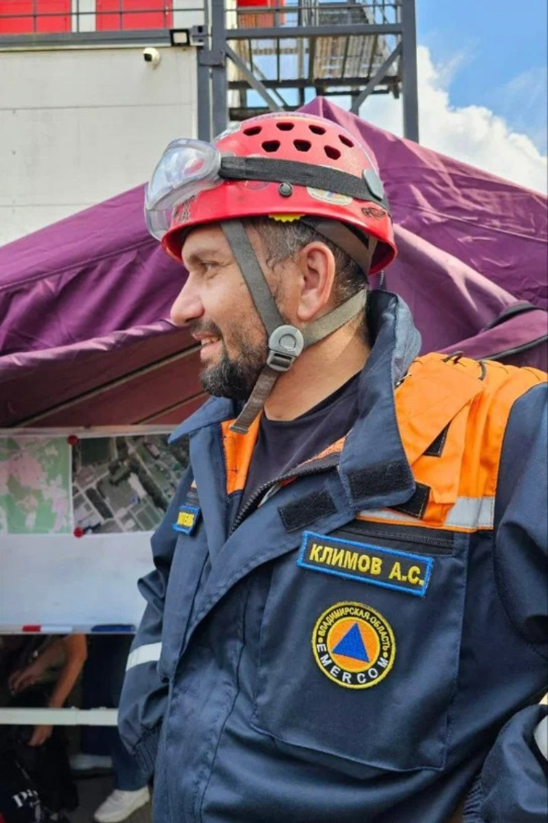 Жители Владимирской области продолжают радовать успехами на всероссийском уровне и международной арене в самых разных отраслях. На этот раз талантливые соотечественники достигли новых высот в сферах искусства, шахматного спорта и спасательной деятельности.