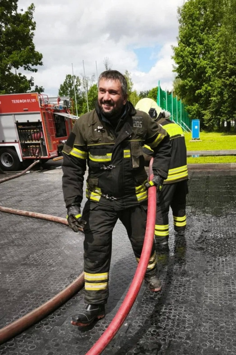 Жители Владимирской области продолжают радовать успехами на всероссийском уровне и международной арене в самых разных отраслях. На этот раз талантливые соотечественники достигли новых высот в сферах искусства, шахматного спорта и спасательной деятельности.