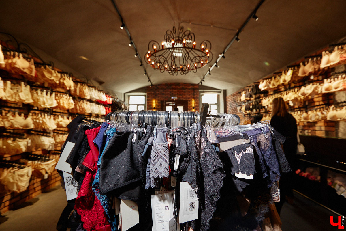 Салон «Танго» стал еще больше и доступнее для клиентов. Новое место для своего детища брафиттер Мария Киселева нашла в историческом центре Владимира. «Ключ-Медиа» побывал на открытии магазина и узнал, почему именно эта локация оказалась наиболее подходящей в глазах мастера по подбору идеального нижнего белья.