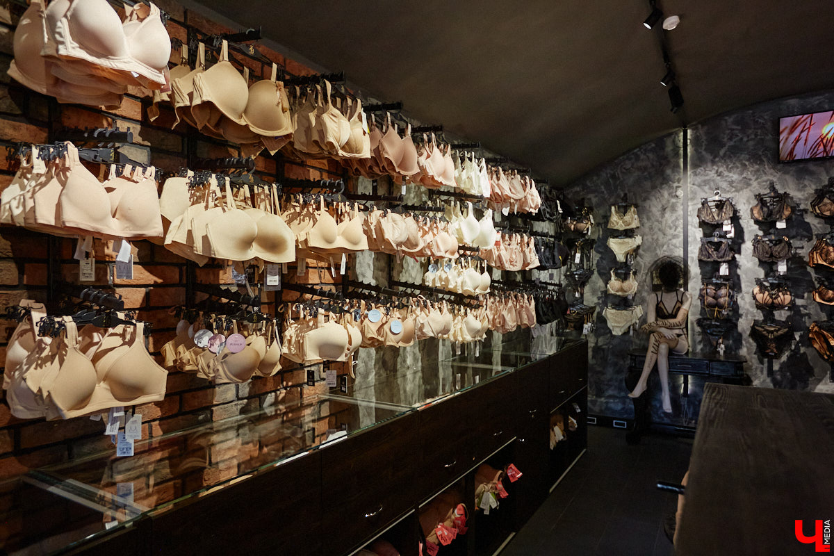 Салон «Танго» стал еще больше и доступнее для клиентов. Новое место для своего детища брафиттер Мария Киселева нашла в историческом центре Владимира. «Ключ-Медиа» побывал на открытии магазина и узнал, почему именно эта локация оказалась наиболее подходящей в глазах мастера по подбору идеального нижнего белья.