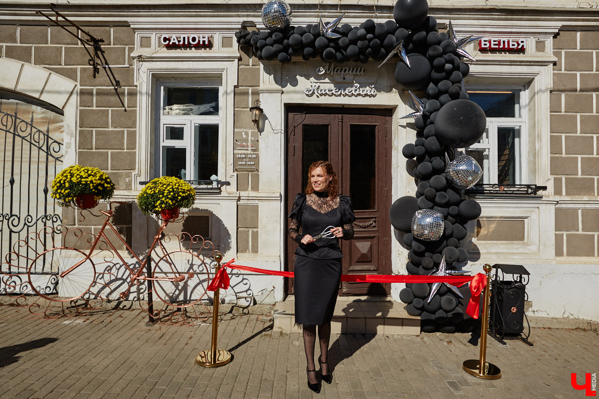 Салон «Танго» стал еще больше и доступнее для клиентов. Новое место для своего детища брафиттер Мария Киселева нашла в историческом центре Владимира. «Ключ-Медиа» побывал на открытии магазина и узнал, почему именно эта локация оказалась наиболее подходящей в глазах мастера по подбору идеального нижнего белья.