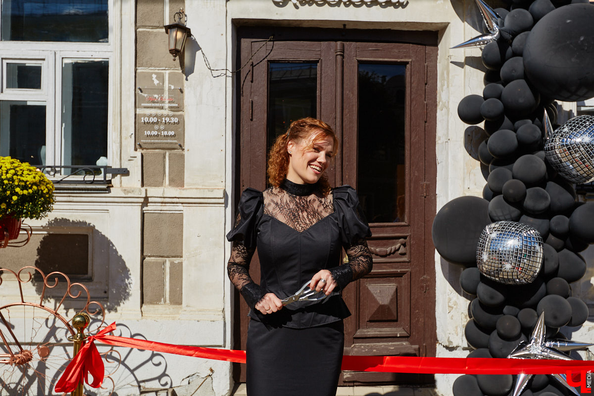 Салон «Танго» стал еще больше и доступнее для клиентов. Новое место для своего детища брафиттер Мария Киселева нашла в историческом центре Владимира. «Ключ-Медиа» побывал на открытии магазина и узнал, почему именно эта локация оказалась наиболее подходящей в глазах мастера по подбору идеального нижнего белья.