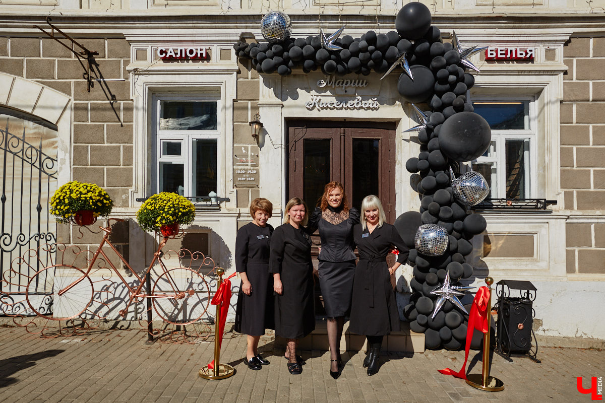 Салон «Танго» стал еще больше и доступнее для клиентов. Новое место для своего детища брафиттер Мария Киселева нашла в историческом центре Владимира. «Ключ-Медиа» побывал на открытии магазина и узнал, почему именно эта локация оказалась наиболее подходящей в глазах мастера по подбору идеального нижнего белья.