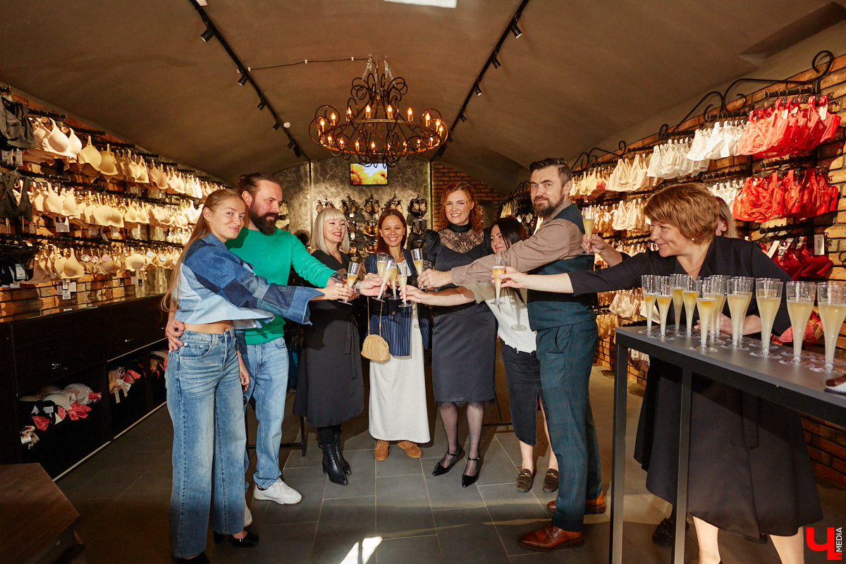 Салон «Танго» стал еще больше и доступнее для клиентов. Новое место для своего детища брафиттер Мария Киселева нашла в историческом центре Владимира. «Ключ-Медиа» побывал на открытии магазина и узнал, почему именно эта локация оказалась наиболее подходящей в глазах мастера по подбору идеального нижнего белья.