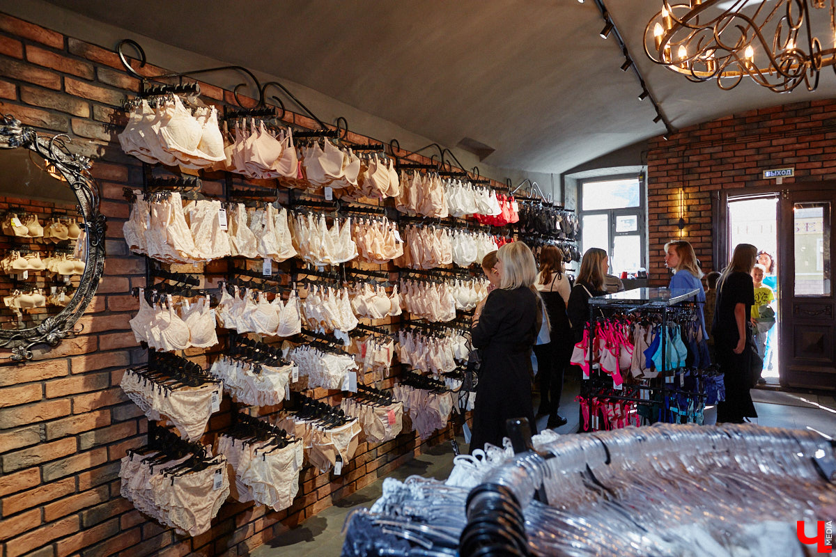 Салон «Танго» стал еще больше и доступнее для клиентов. Новое место для своего детища брафиттер Мария Киселева нашла в историческом центре Владимира. «Ключ-Медиа» побывал на открытии магазина и узнал, почему именно эта локация оказалась наиболее подходящей в глазах мастера по подбору идеального нижнего белья.