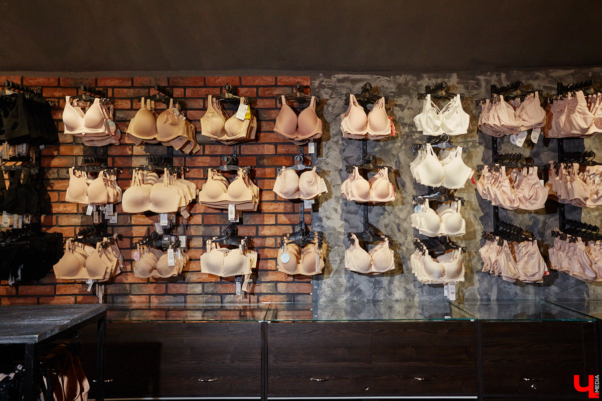 Салон «Танго» стал еще больше и доступнее для клиентов. Новое место для своего детища брафиттер Мария Киселева нашла в историческом центре Владимира. «Ключ-Медиа» побывал на открытии магазина и узнал, почему именно эта локация оказалась наиболее подходящей в глазах мастера по подбору идеального нижнего белья.