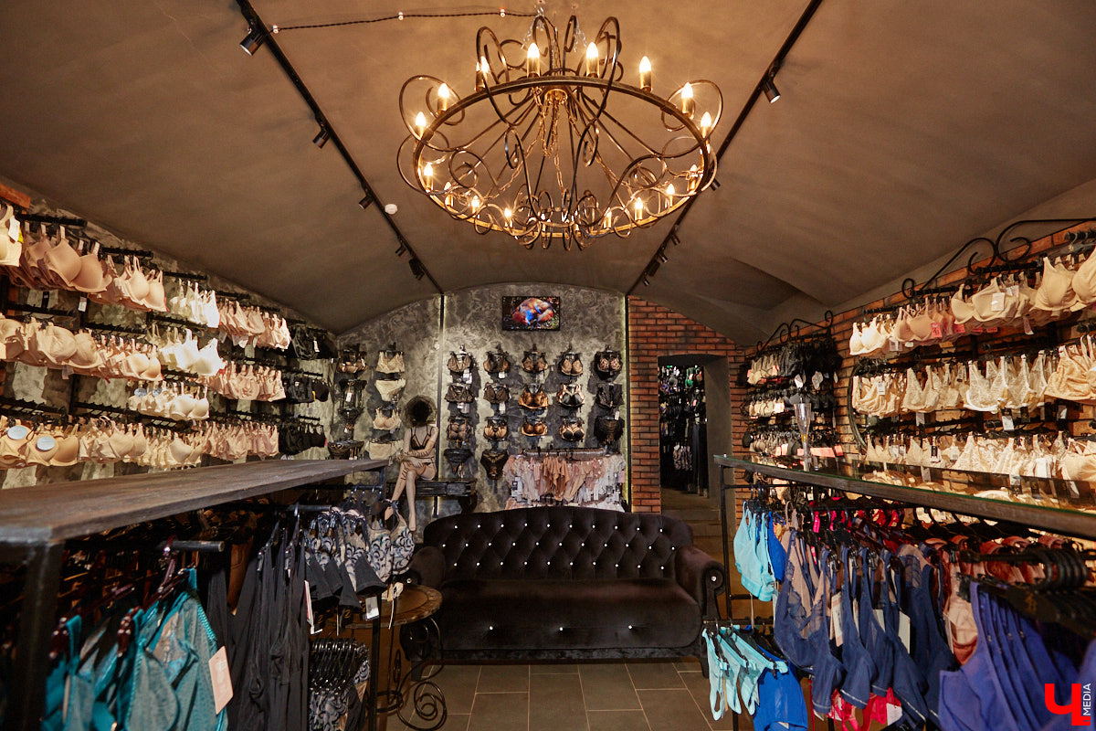 Салон «Танго» стал еще больше и доступнее для клиентов. Новое место для своего детища брафиттер Мария Киселева нашла в историческом центре Владимира. «Ключ-Медиа» побывал на открытии магазина и узнал, почему именно эта локация оказалась наиболее подходящей в глазах мастера по подбору идеального нижнего белья.