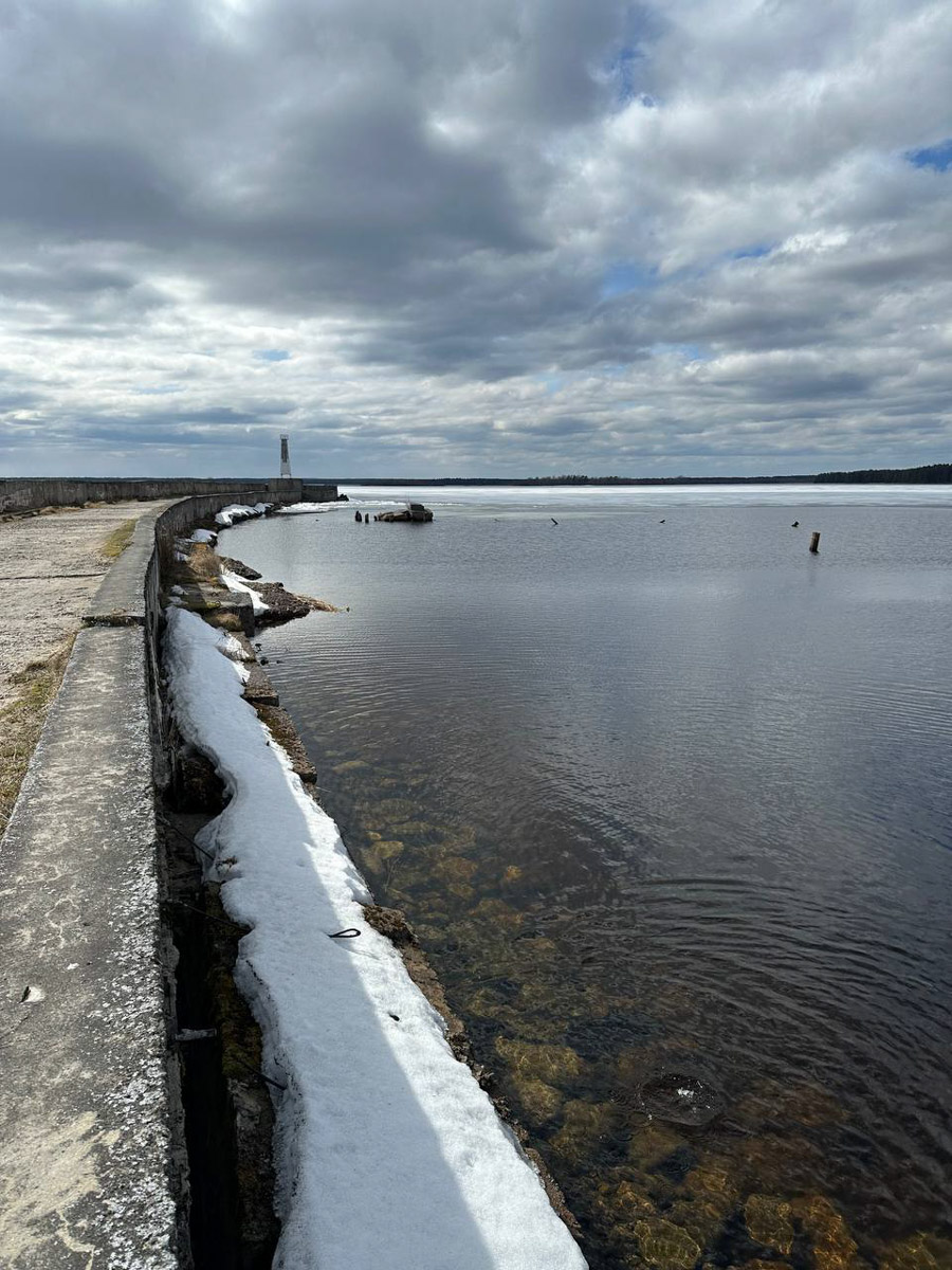 Териберка — это особое место. Край земли, символ красоты северной природы. Мария Гусева всегда хотела там оказаться. И вот подвернулась возможность. Супруг, воодушевившись рабочей поездкой на Кольский полуостров, организовал автопутешествие в Арктику для всей семьи. Забегая вперед, скажем: тур получился очень насыщенным!