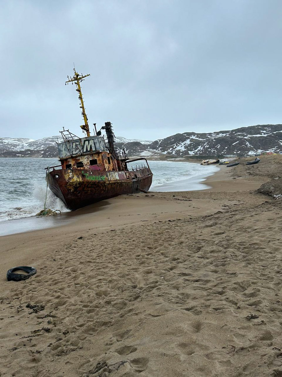 Териберка — это особое место. Край земли, символ красоты северной природы. Мария Гусева всегда хотела там оказаться. И вот подвернулась возможность. Супруг, воодушевившись рабочей поездкой на Кольский полуостров, организовал автопутешествие в Арктику для всей семьи. Забегая вперед, скажем: тур получился очень насыщенным!