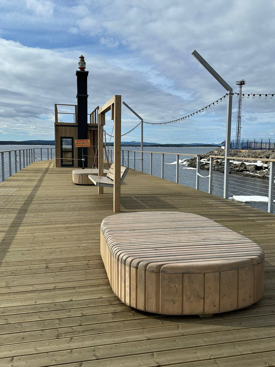 Териберка — это особое место. Край земли, символ красоты северной природы. Мария Гусева всегда хотела там оказаться. И вот подвернулась возможность. Супруг, воодушевившись рабочей поездкой на Кольский полуостров, организовал автопутешествие в Арктику для всей семьи. Забегая вперед, скажем: тур получился очень насыщенным!