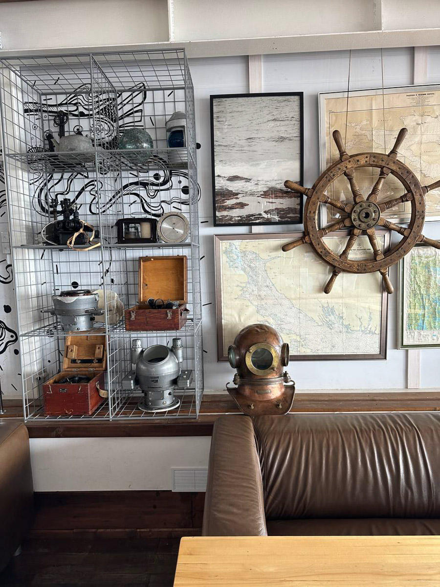 Териберка — это особое место. Край земли, символ красоты северной природы. Мария Гусева всегда хотела там оказаться. И вот подвернулась возможность. Супруг, воодушевившись рабочей поездкой на Кольский полуостров, организовал автопутешествие в Арктику для всей семьи. Забегая вперед, скажем: тур получился очень насыщенным!