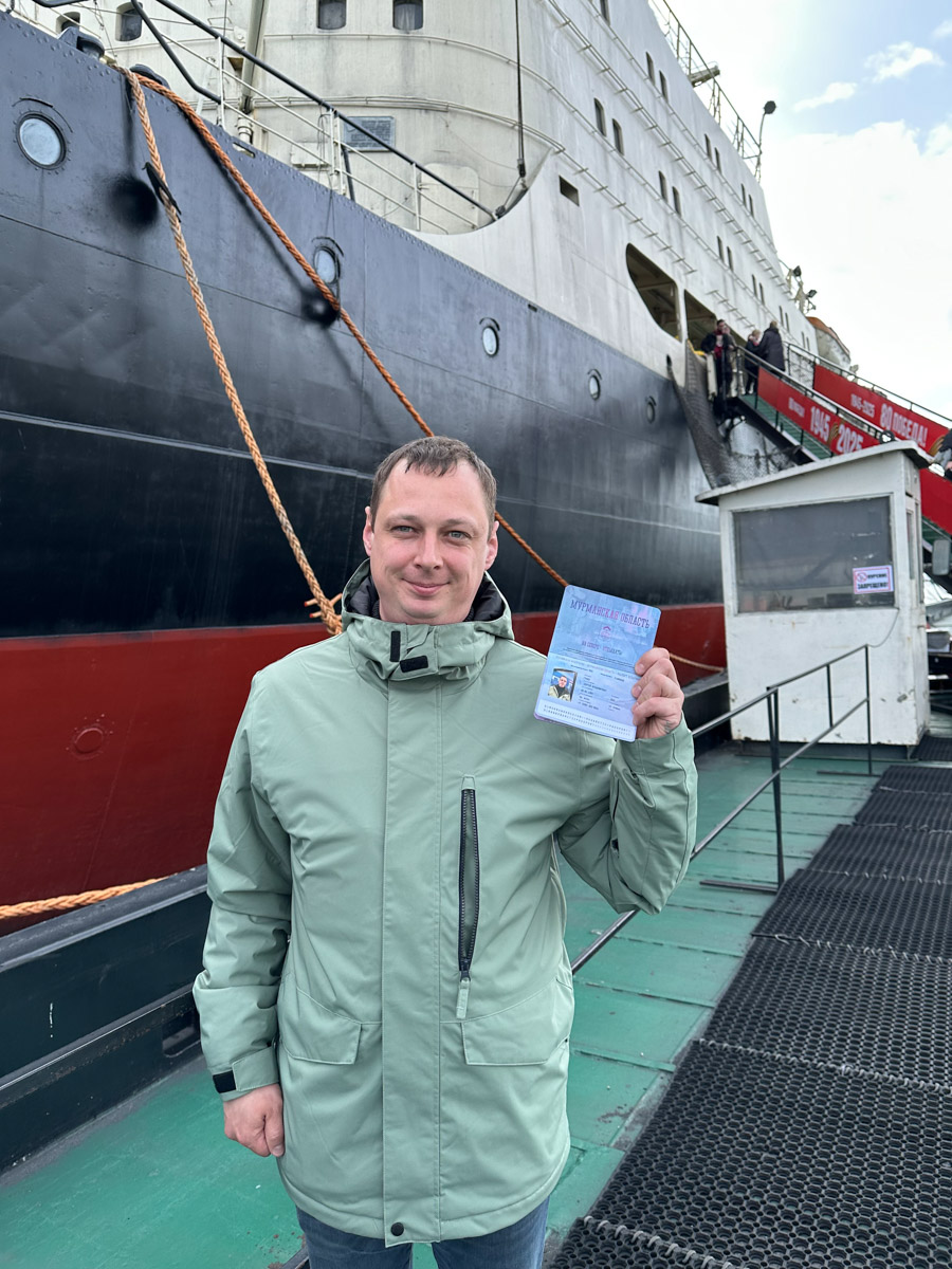 Териберка — это особое место. Край земли, символ красоты северной природы. Мария Гусева всегда хотела там оказаться. И вот подвернулась возможность. Супруг, воодушевившись рабочей поездкой на Кольский полуостров, организовал автопутешествие в Арктику для всей семьи. Забегая вперед, скажем: тур получился очень насыщенным!