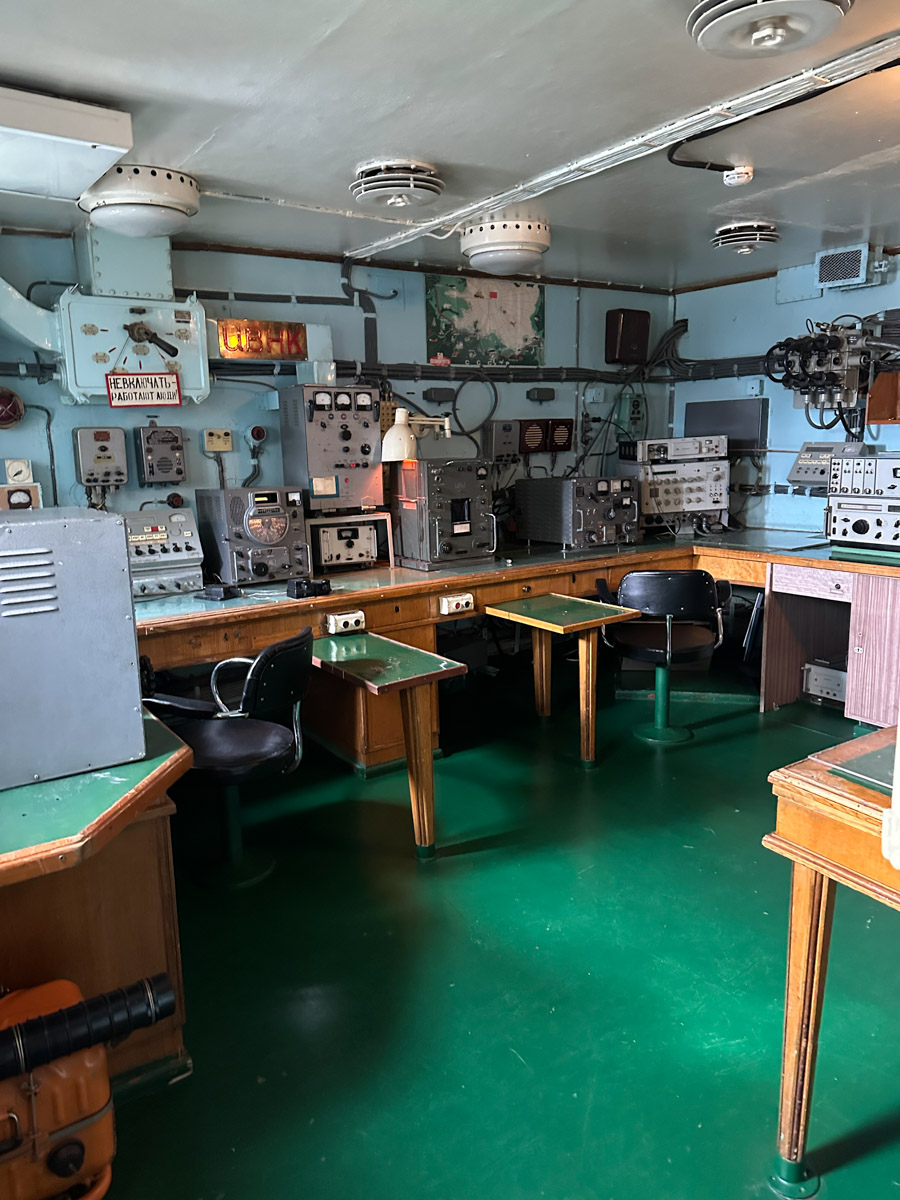 Териберка — это особое место. Край земли, символ красоты северной природы. Мария Гусева всегда хотела там оказаться. И вот подвернулась возможность. Супруг, воодушевившись рабочей поездкой на Кольский полуостров, организовал автопутешествие в Арктику для всей семьи. Забегая вперед, скажем: тур получился очень насыщенным!