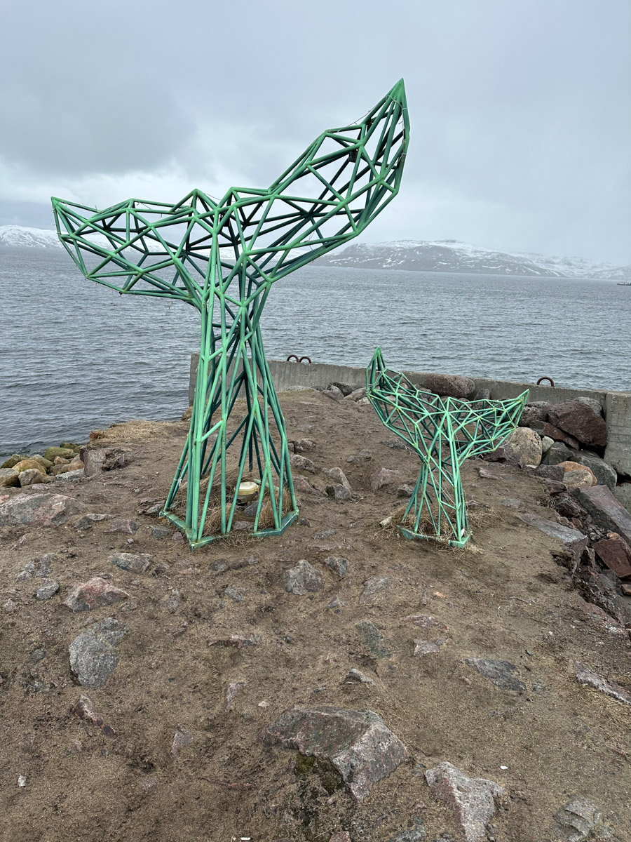 Териберка — это особое место. Край земли, символ красоты северной природы. Мария Гусева всегда хотела там оказаться. И вот подвернулась возможность. Супруг, воодушевившись рабочей поездкой на Кольский полуостров, организовал автопутешествие в Арктику для всей семьи. Забегая вперед, скажем: тур получился очень насыщенным!