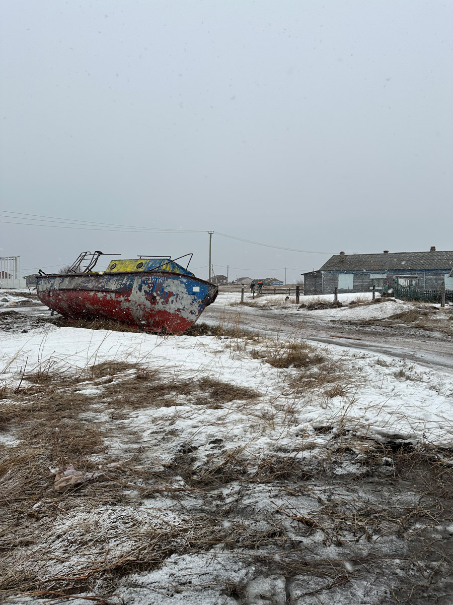 Териберка — это особое место. Край земли, символ красоты северной природы. Мария Гусева всегда хотела там оказаться. И вот подвернулась возможность. Супруг, воодушевившись рабочей поездкой на Кольский полуостров, организовал автопутешествие в Арктику для всей семьи. Забегая вперед, скажем: тур получился очень насыщенным!