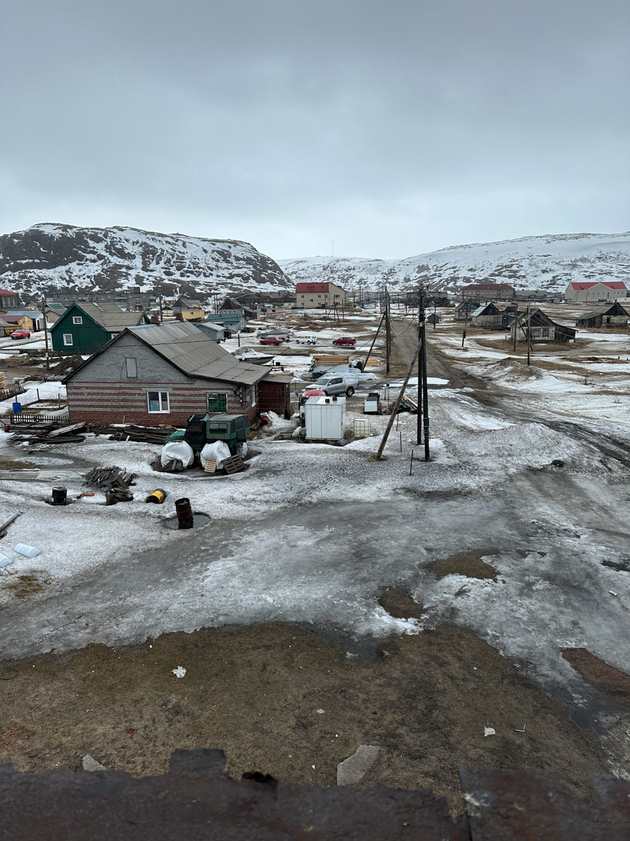 Териберка — это особое место. Край земли, символ красоты северной природы. Мария Гусева всегда хотела там оказаться. И вот подвернулась возможность. Супруг, воодушевившись рабочей поездкой на Кольский полуостров, организовал автопутешествие в Арктику для всей семьи. Забегая вперед, скажем: тур получился очень насыщенным!