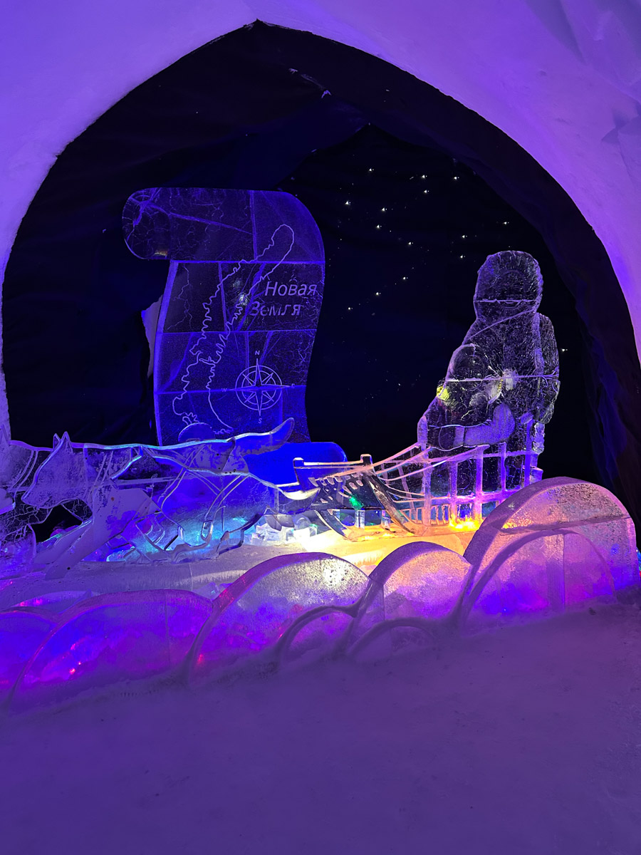 Териберка — это особое место. Край земли, символ красоты северной природы. Мария Гусева всегда хотела там оказаться. И вот подвернулась возможность. Супруг, воодушевившись рабочей поездкой на Кольский полуостров, организовал автопутешествие в Арктику для всей семьи. Забегая вперед, скажем: тур получился очень насыщенным!