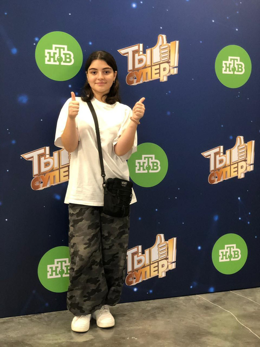 Пришло время подержать кулачки на удачу за еще одну звездочку из Владимирской области. Айсу Гаджиева прошла кастинг в музыкальный проект «Ты супер!» на НТВ и поборется за выход в полуфинал. Девушка рассказала «Ключ-Медиа», как попала на конкурс и что он для нее значит.