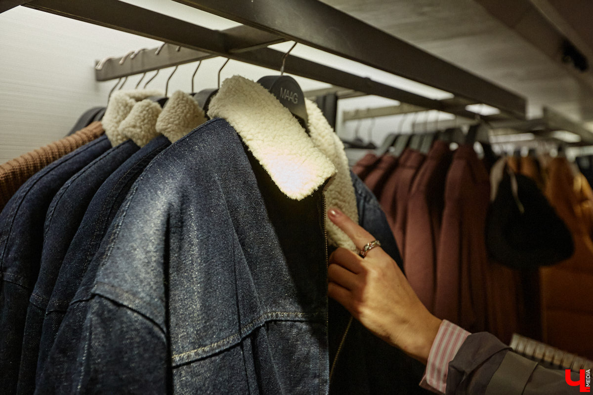 С появлением желтых листьев на деревьях пришла пора задуматься о гардеробе на осень этого года. И не только прекрасному полу! Парням тоже есть что взять на заметку, дабы выглядеть стильно. Составить стильный мужской гардероб на все случаи жизни «Ключ-Медиа» помогла фешен-эксперт Любава Соколова.