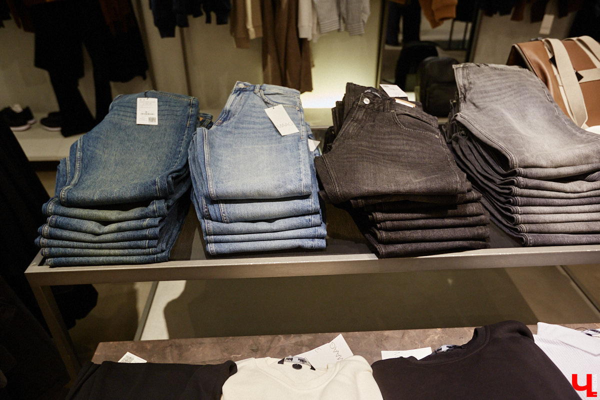 С появлением желтых листьев на деревьях пришла пора задуматься о гардеробе на осень этого года. И не только прекрасному полу! Парням тоже есть что взять на заметку, дабы выглядеть стильно. Составить стильный мужской гардероб на все случаи жизни «Ключ-Медиа» помогла фешен-эксперт Любава Соколова.