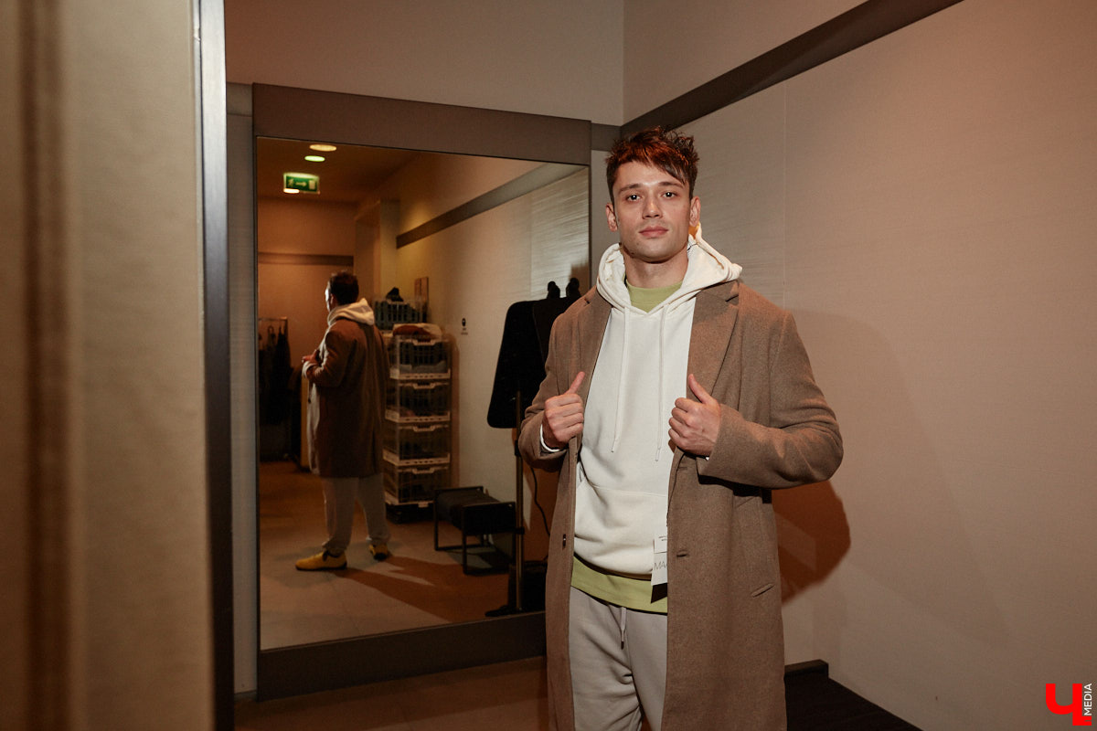 С появлением желтых листьев на деревьях пришла пора задуматься о гардеробе на осень этого года. И не только прекрасному полу! Парням тоже есть что взять на заметку, дабы выглядеть стильно. Составить стильный мужской гардероб на все случаи жизни «Ключ-Медиа» помогла фешен-эксперт Любава Соколова.