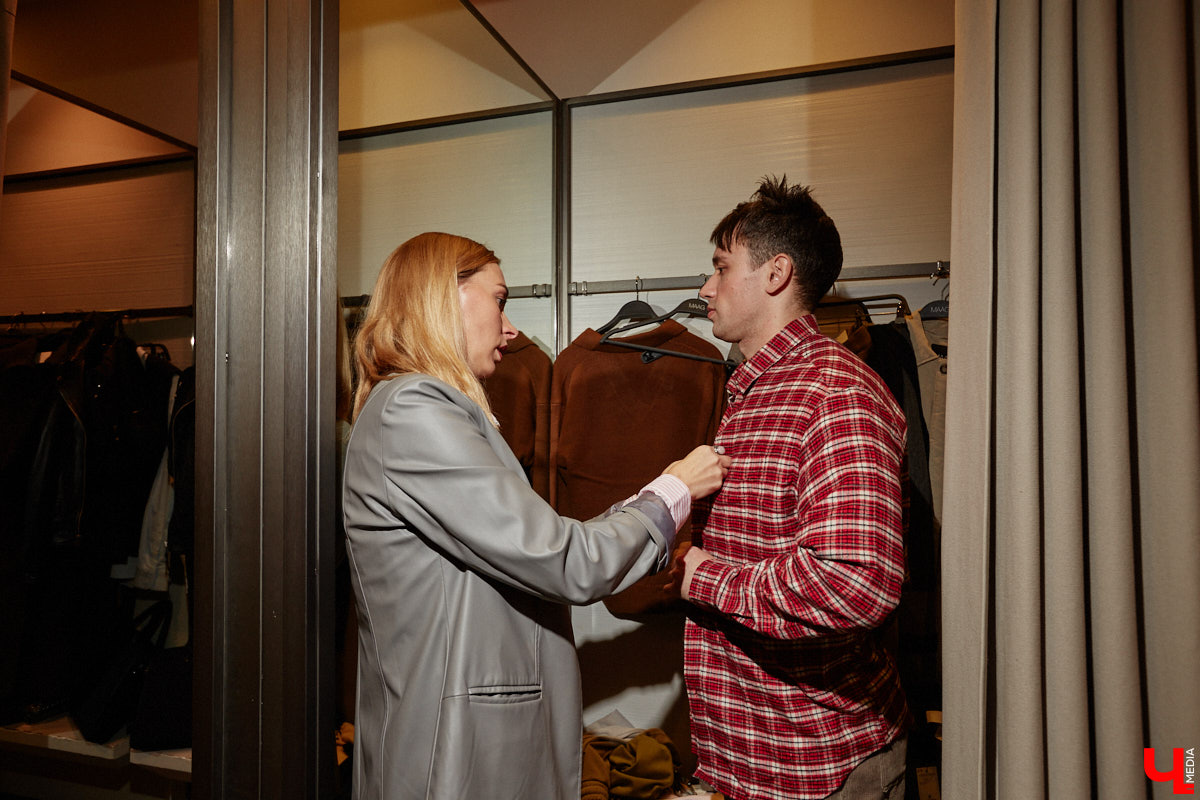 С появлением желтых листьев на деревьях пришла пора задуматься о гардеробе на осень этого года. И не только прекрасному полу! Парням тоже есть что взять на заметку, дабы выглядеть стильно. Составить стильный мужской гардероб на все случаи жизни «Ключ-Медиа» помогла фешен-эксперт Любава Соколова.