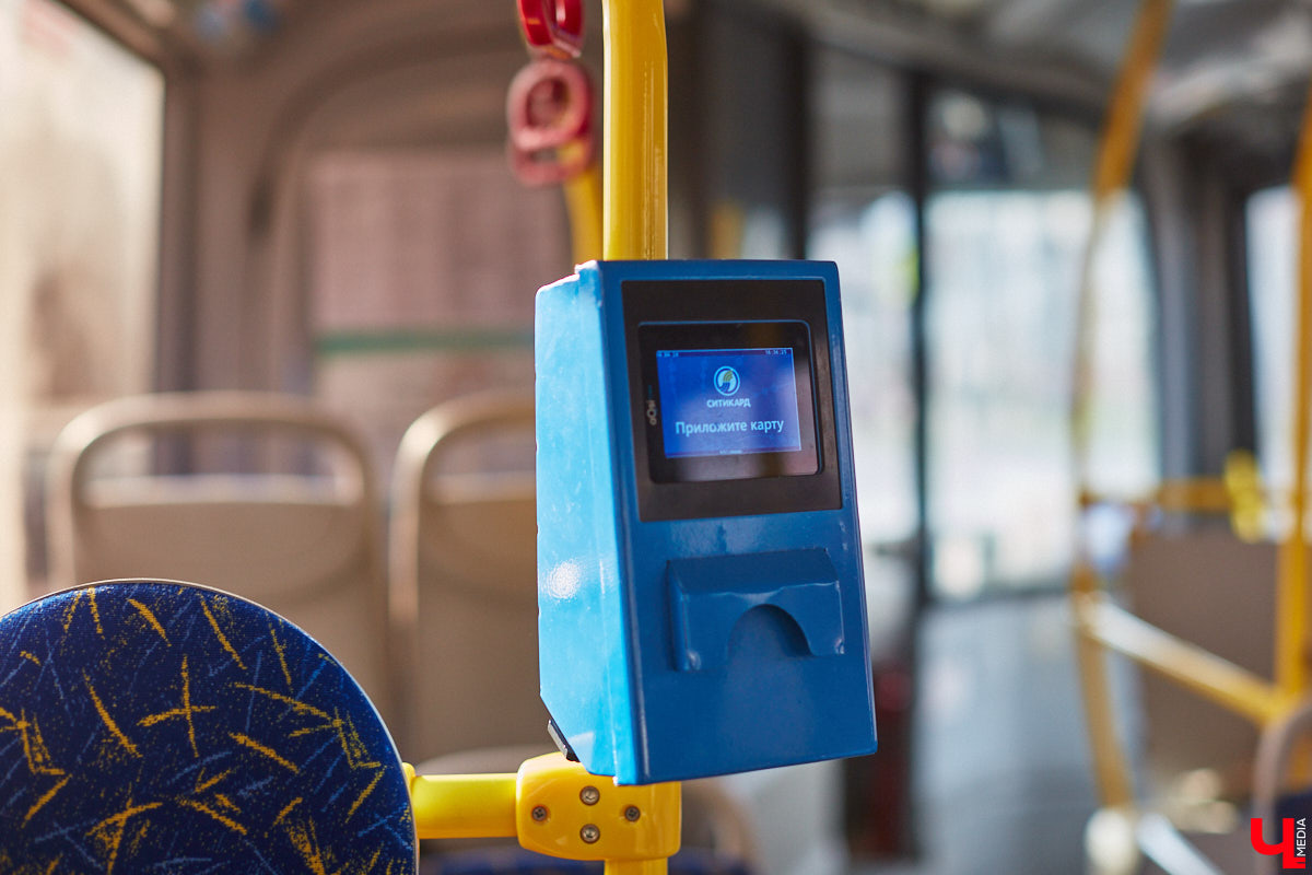 Во Владимире отныне с пробками на дорогах будут бороться умные светофоры, однако на Южном объезде заторов, видимо, не избежать. Мост через Клязьму частично закроют. Зато проезд в общественном транспорте стал дешевле, правда, не для всех. Хотите узнать детали? Не тормозим: педаль до упора — и вперед на всех скоростях!