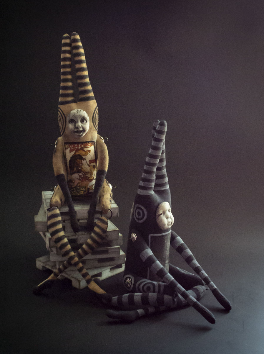 Мастерица Евгения Гурина создает своих Странников — уникальных кукол — вот уже 12 лет. Ни на что не похожие персонажи продолжают шокировать, удивлять, вызывать восторг, менять сознание. Для фестиваля ArtFlection в Москве автор разработала новую серию в желтом цвете, о которой рассказала «Ключ-Медиа».