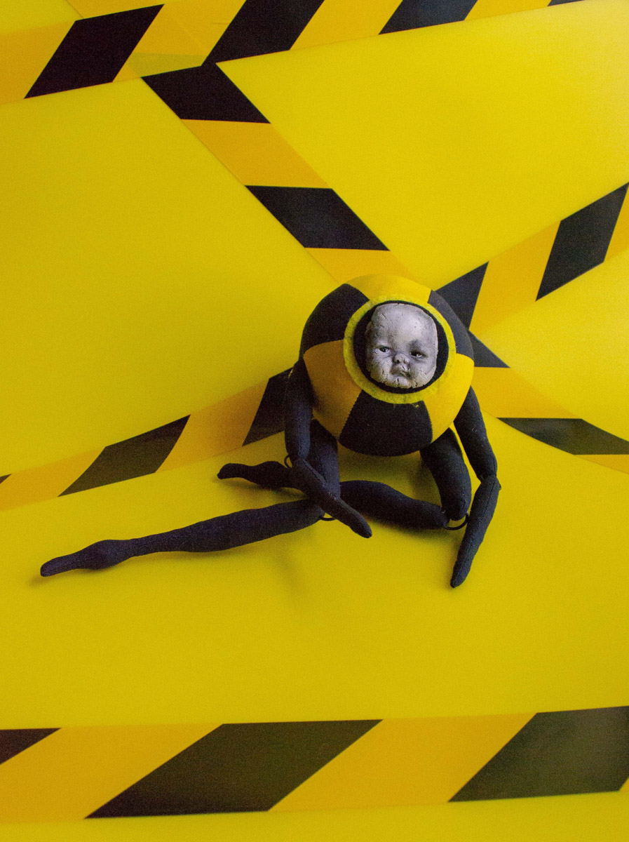 Мастерица Евгения Гурина создает своих Странников — уникальных кукол — вот уже 12 лет. Ни на что не похожие персонажи продолжают шокировать, удивлять, вызывать восторг, менять сознание. Для фестиваля ArtFlection в Москве автор разработала новую серию в желтом цвете, о которой рассказала «Ключ-Медиа».