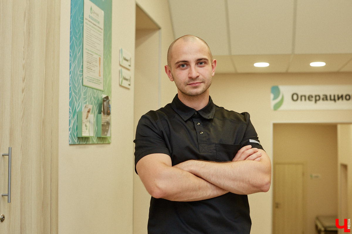 Цефалгия — пожалуй, самая частая жалоба в неврологии и один из главных факторов, мешающих жить полноценно. Многие думают, раз болит голова, значит, что-то серьезно повреждено. Но при наиболее распространенных видах боли, например мигрени или головной боли напряжения, это совсем не так. Мозг, сосуды, мышцы — всё в порядке, просто «сбой программы». Поэтому чаще всего подобную боль не «вылечивают», а берут под контроль.