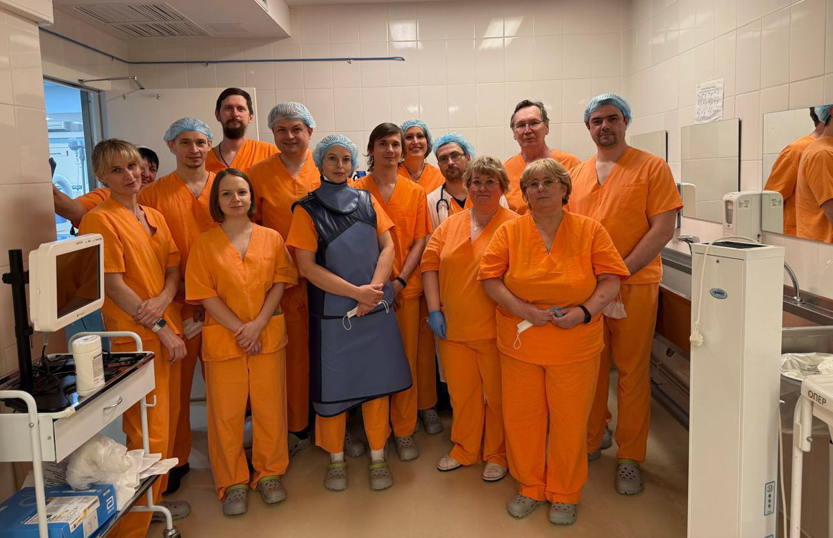 Когда сердце сбивается с ритма, жизнь превращается в лотерею: никогда не знаешь, когда это повторится и чем закончится. В России с аритмией живут миллионы людей, которые уже успели смириться с таблетками и ограничениями. Но врачи Владимирской области научились настраивать «мотор», подарив многим шанс на здоровое будущее.