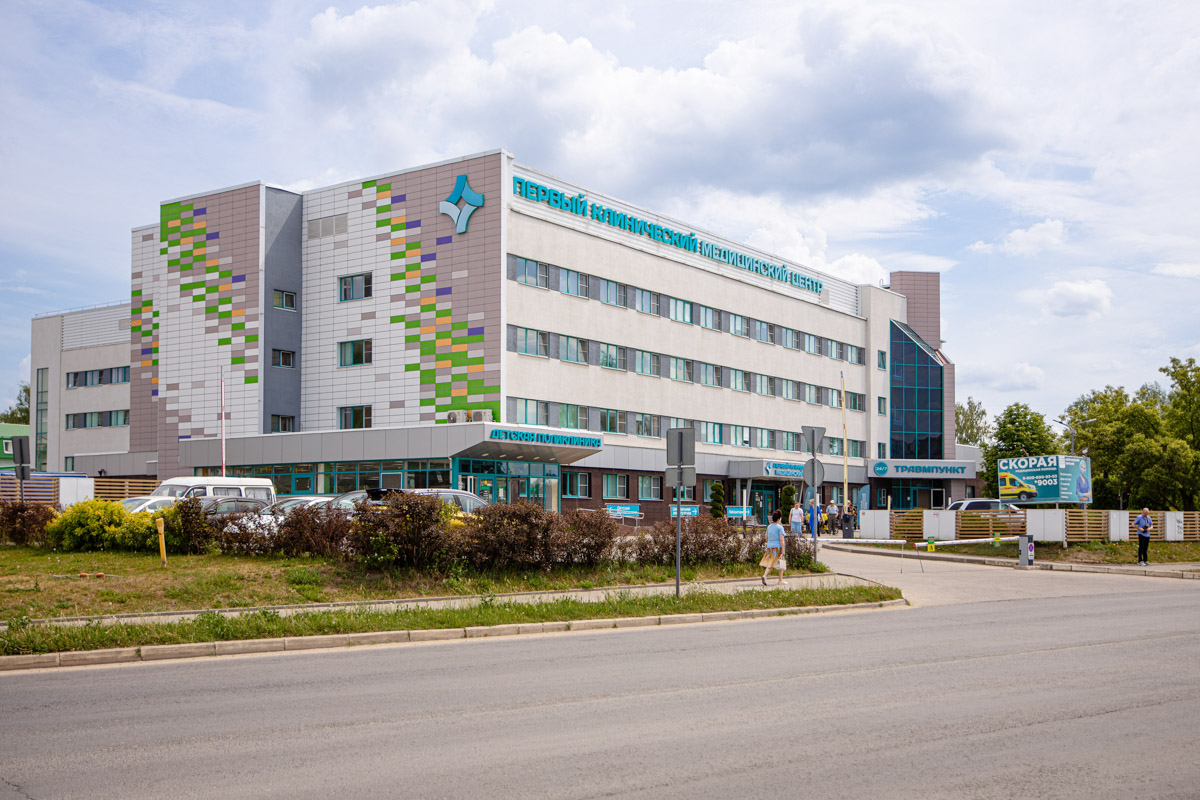 Когда сердце сбивается с ритма, жизнь превращается в лотерею: никогда не знаешь, когда это повторится и чем закончится. В России с аритмией живут миллионы людей, которые уже успели смириться с таблетками и ограничениями. Но врачи Владимирской области научились настраивать «мотор», подарив многим шанс на здоровое будущее.