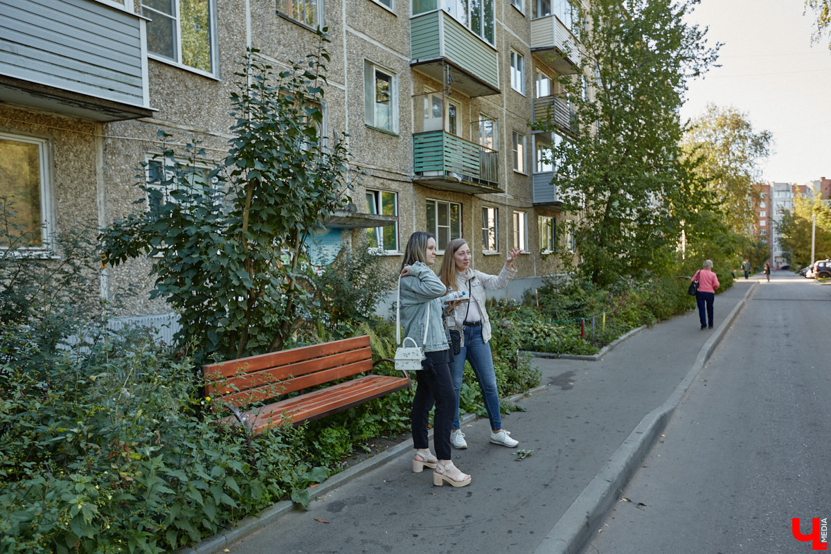 Что вы представляете в первую очередь, когда слышите словосочетание «спальный район»? Если возникает мысль исключительно о заросших аллеях и серых панельках, обязательно прогуляйтесь от конечной остановки «Улица Балакирева» до недавно обновленного бульвара Художника Иванова. Маршрут наверняка заставит вас изменить мнение.