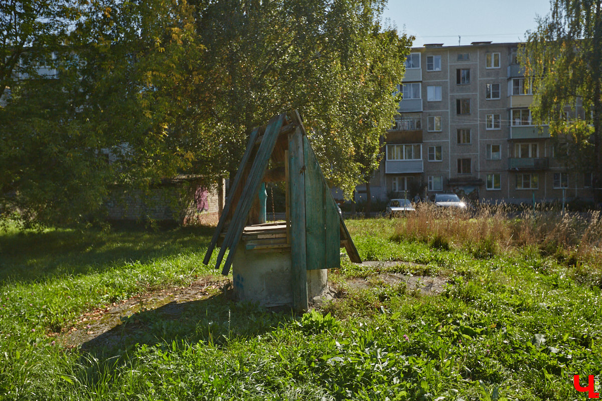 Что вы представляете в первую очередь, когда слышите словосочетание «спальный район»? Если возникает мысль исключительно о заросших аллеях и серых панельках, обязательно прогуляйтесь от конечной остановки «Улица Балакирева» до недавно обновленного бульвара Художника Иванова. Маршрут наверняка заставит вас изменить мнение.