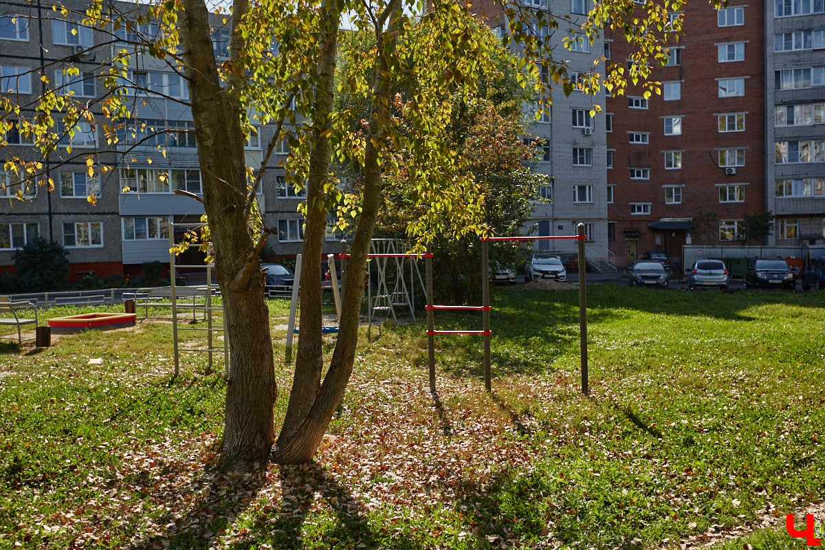 Что вы представляете в первую очередь, когда слышите словосочетание «спальный район»? Если возникает мысль исключительно о заросших аллеях и серых панельках, обязательно прогуляйтесь от конечной остановки «Улица Балакирева» до недавно обновленного бульвара Художника Иванова. Маршрут наверняка заставит вас изменить мнение.