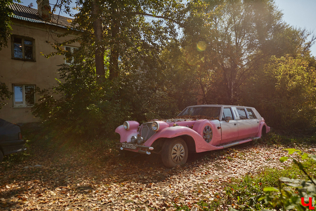 Что вы представляете в первую очередь, когда слышите словосочетание «спальный район»? Если возникает мысль исключительно о заросших аллеях и серых панельках, обязательно прогуляйтесь от конечной остановки «Улица Балакирева» до недавно обновленного бульвара Художника Иванова. Маршрут наверняка заставит вас изменить мнение.