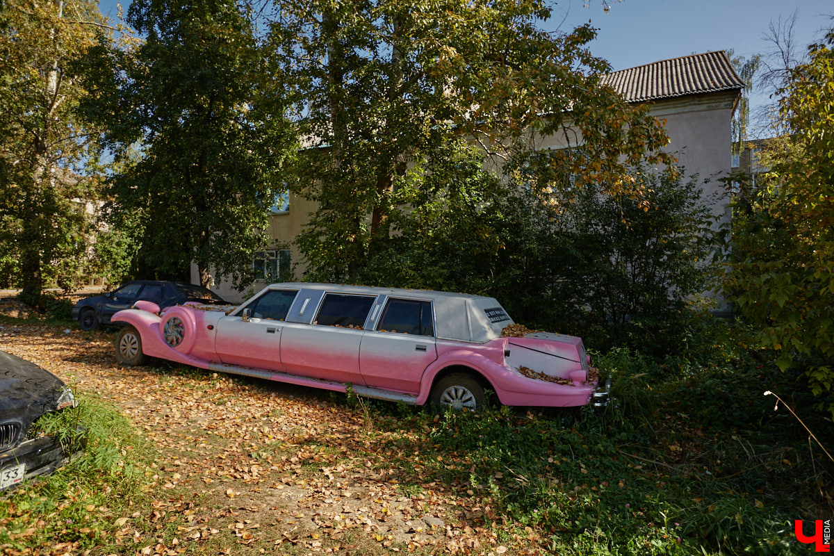 Что вы представляете в первую очередь, когда слышите словосочетание «спальный район»? Если возникает мысль исключительно о заросших аллеях и серых панельках, обязательно прогуляйтесь от конечной остановки «Улица Балакирева» до недавно обновленного бульвара Художника Иванова. Маршрут наверняка заставит вас изменить мнение.