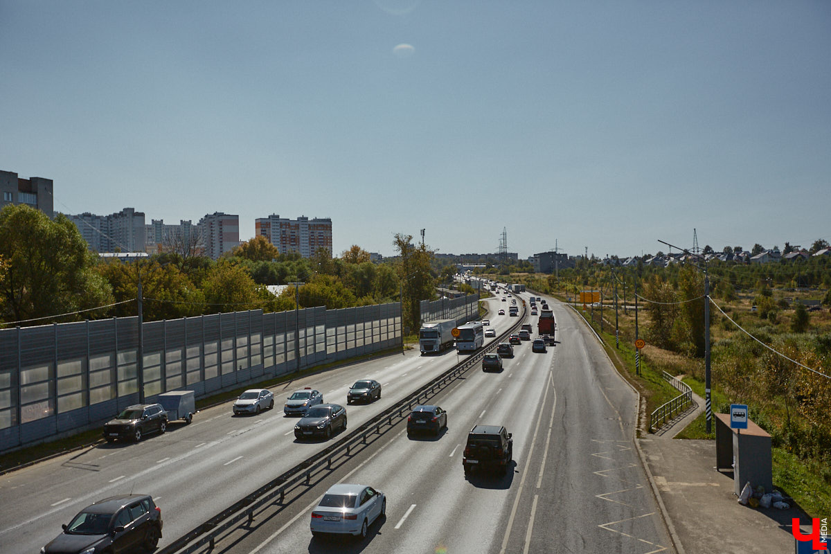 Что вы представляете в первую очередь, когда слышите словосочетание «спальный район»? Если возникает мысль исключительно о заросших аллеях и серых панельках, обязательно прогуляйтесь от конечной остановки «Улица Балакирева» до недавно обновленного бульвара Художника Иванова. Маршрут наверняка заставит вас изменить мнение.
