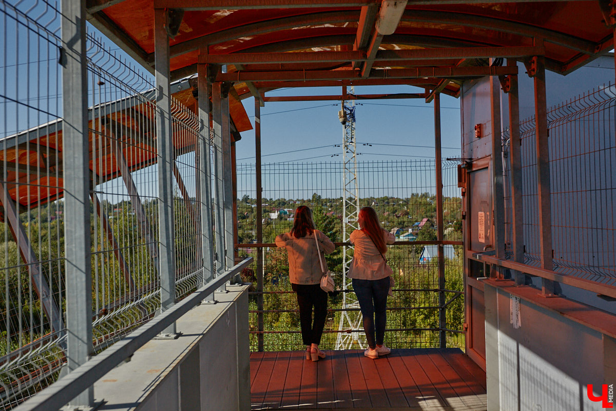 Что вы представляете в первую очередь, когда слышите словосочетание «спальный район»? Если возникает мысль исключительно о заросших аллеях и серых панельках, обязательно прогуляйтесь от конечной остановки «Улица Балакирева» до недавно обновленного бульвара Художника Иванова. Маршрут наверняка заставит вас изменить мнение.