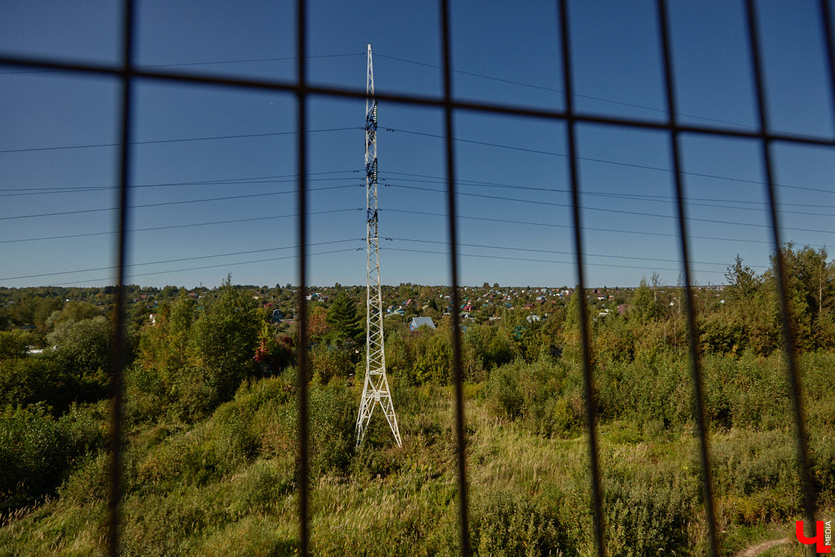 Что вы представляете в первую очередь, когда слышите словосочетание «спальный район»? Если возникает мысль исключительно о заросших аллеях и серых панельках, обязательно прогуляйтесь от конечной остановки «Улица Балакирева» до недавно обновленного бульвара Художника Иванова. Маршрут наверняка заставит вас изменить мнение.